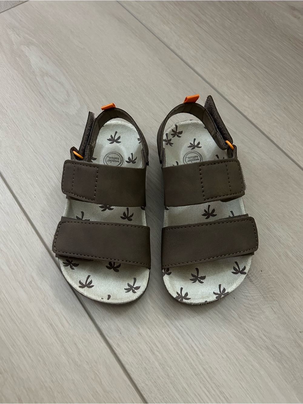 Wonder Nation Kids Brown Double-Strap Sandals with Palm Print Insole. Sz 8 new